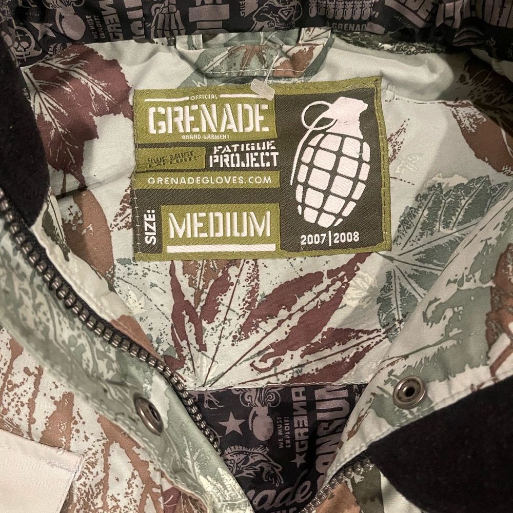 Grenade Snowboarding Camouflage  leaf Jacket size M